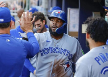Vladimir Guerrero Jr. conecta dos hits en su regreso