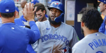 Vladimir Guerrero Jr. conecta dos hits en su regreso