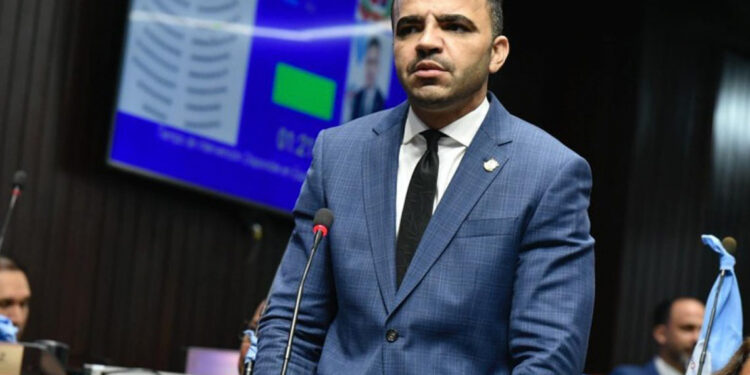 Saulo Vega condiciona su renuncia a cuatro reclamos