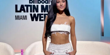 Becky G defiende a los latinos y reivindica el espanglish
