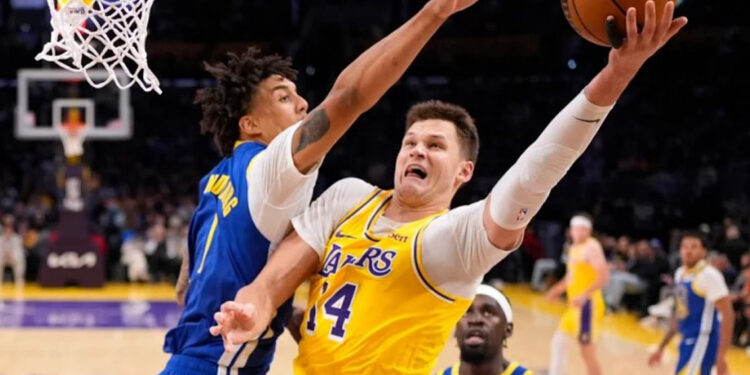 Lakers vencen a Warriors con debut perfecto de Kessler