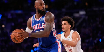 Sixers remontan 29 puntos y vencen a Cavaliers 114-106